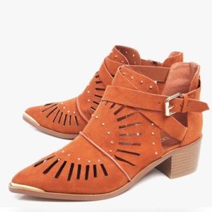 NEW IN BOX! BooHoo Robyn Western Ankle Boot